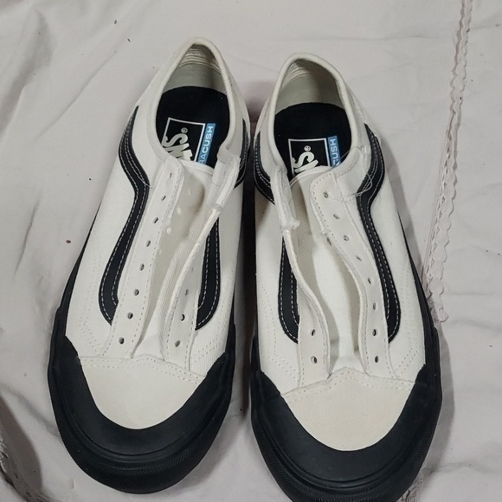 BRAND NEW Vans Old Skool Black/ Beige Men's Size 7 Women's Size 8.5 No Tag